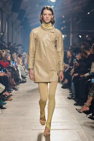 Look 4